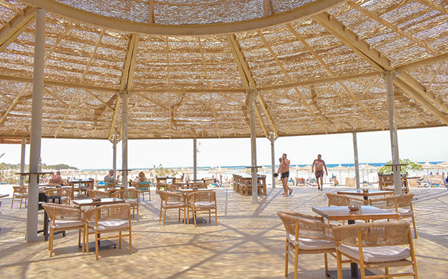 الأول من يونيو افتتاح مطعم الشاطئ